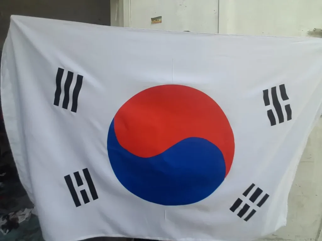 Uniformes y Banderas a Tiempo